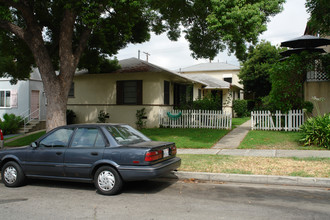 613 E Santa Anita Ave in Burbank, CA - Building Photo - Building Photo