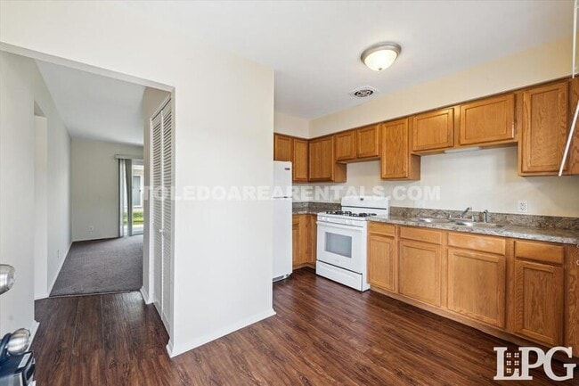 property at 413 S Enterprise St