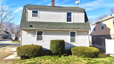 42 Fairchild St in Naugatuck, CT - Foto de edificio - Building Photo