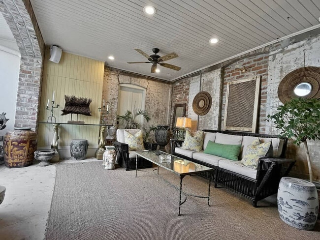 9 W Gordon St in Savannah, GA - Building Photo - Building Photo