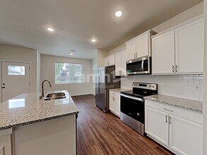 23379 SE Dogwood St in Black Diamond, WA - Foto de edificio - Building Photo