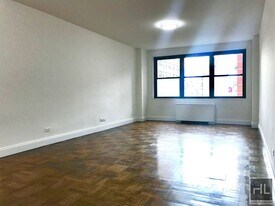 5 AVENUE, Unit 15G in New York, NY - Building Photo
