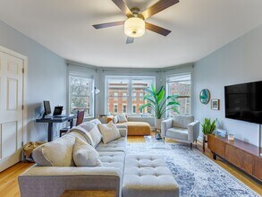 2737 N Kimball Ave in Chicago, IL - Building Photo - Building Photo