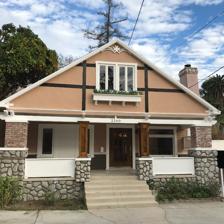 2260 Beachwood Dr in Los Angeles, CA - Foto de edificio