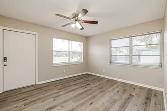 36 Abaco St in Lehigh Acres, FL - Building Photo - Building Photo