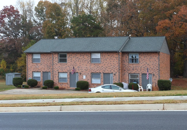 Carlton Commons in Oakwood, GA - Building Photo - Building Photo