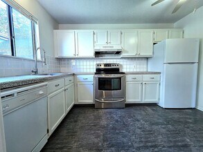 563 Heritage Vlg in Southbury, CT - Building Photo - Building Photo