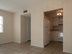 4800 Rilma Ave in Sarasota, FL - Building Photo - Building Photo