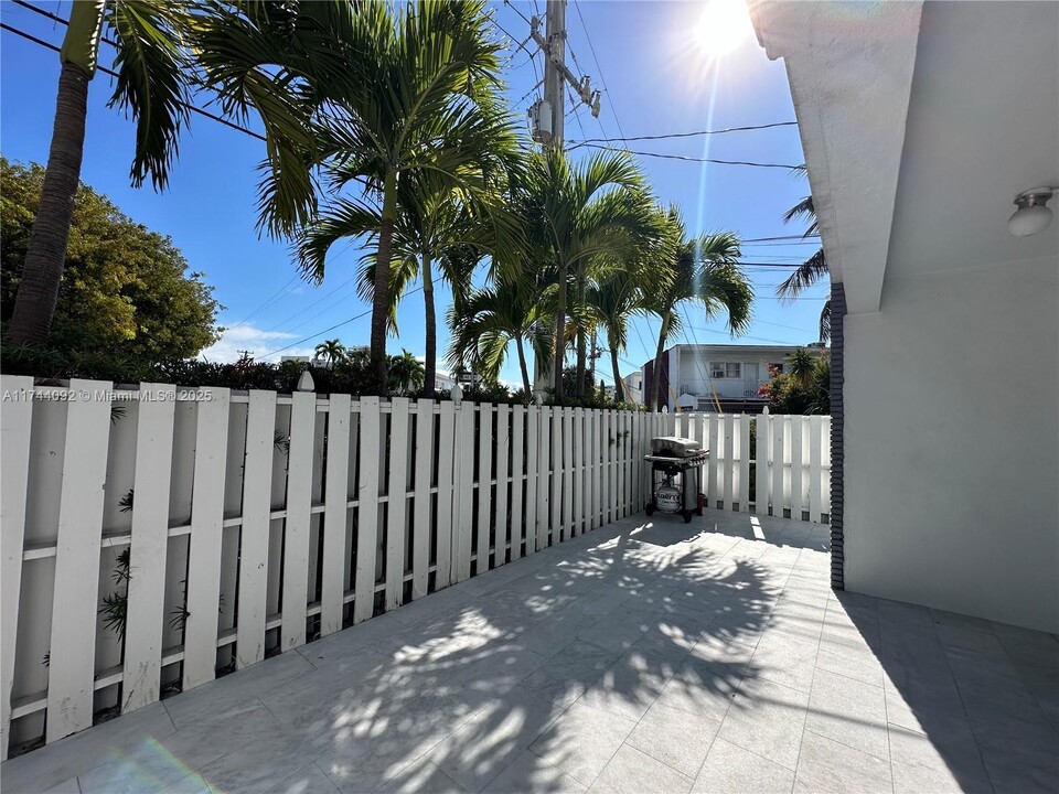 7350 Gary Ave in Miami Beach, FL - Building Photo