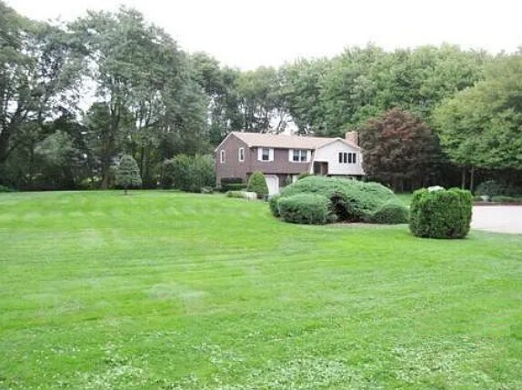 10 Hamman Cir in Avon, MA - Building Photo - Building Photo