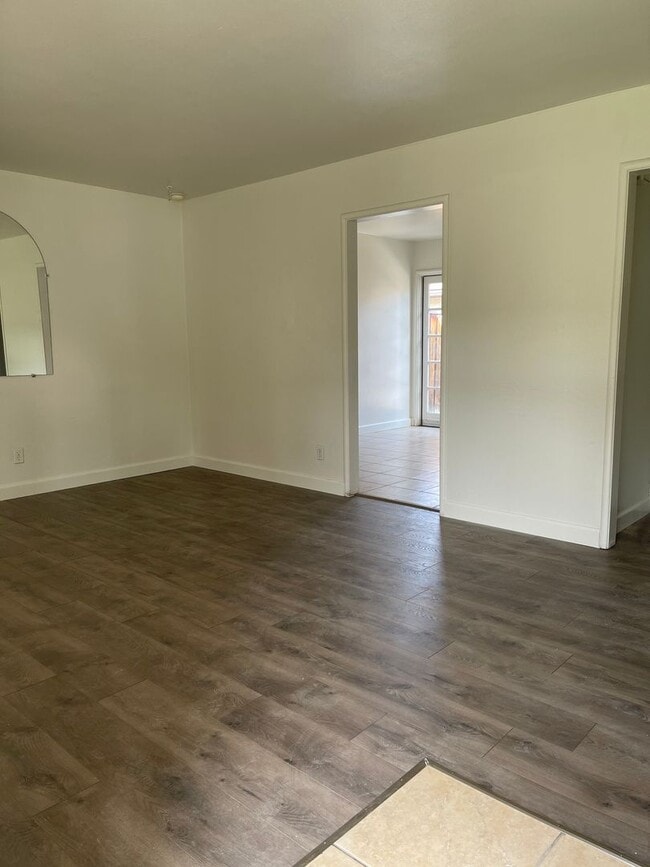 514 W Iris Ave in Visalia, CA - Building Photo - Building Photo