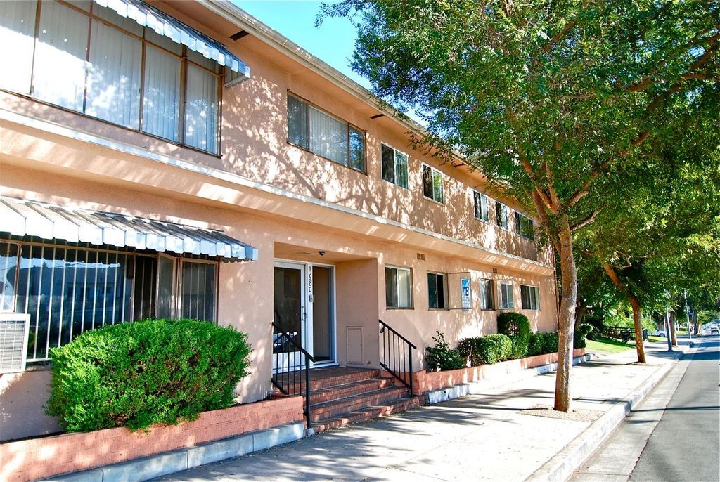 Wilton Place Apartments in Los Angeles, CA - Building Photo