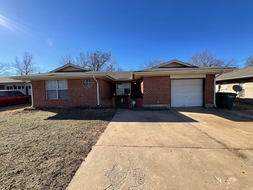 3709 Vickie Dr in Del City, OK - Building Photo