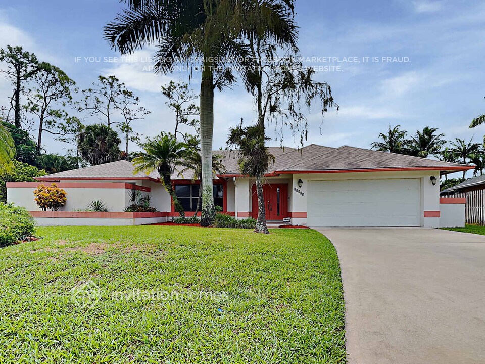 13325 Kingsbury Dr in Wellington, FL - Building Photo