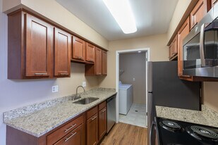 Heights of Novi Apartments in Novi, MI - Building Photo