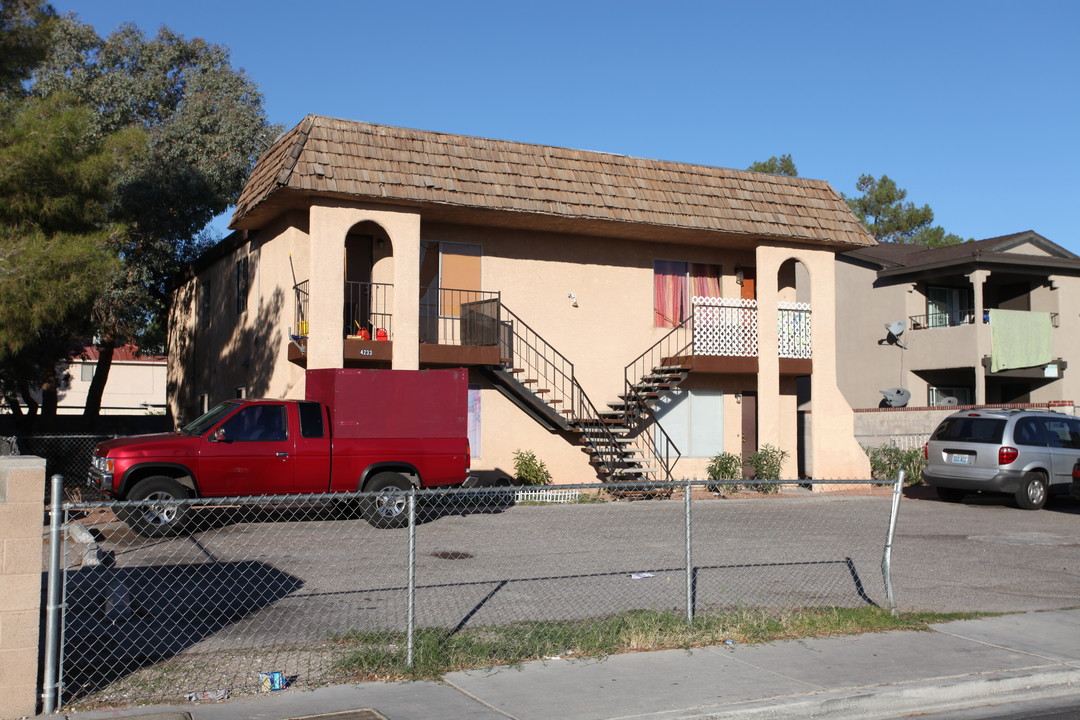 Sierra Baja in Las Vegas, NV - Building Photo