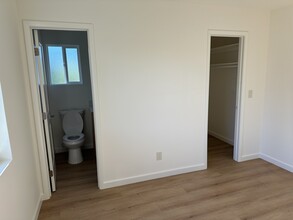 135 N Florence St, Unit #137 in Burbank, CA - Foto de edificio - Building Photo