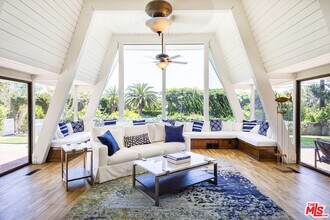 29151 Cliffside Dr in Malibu, CA - Building Photo - Building Photo