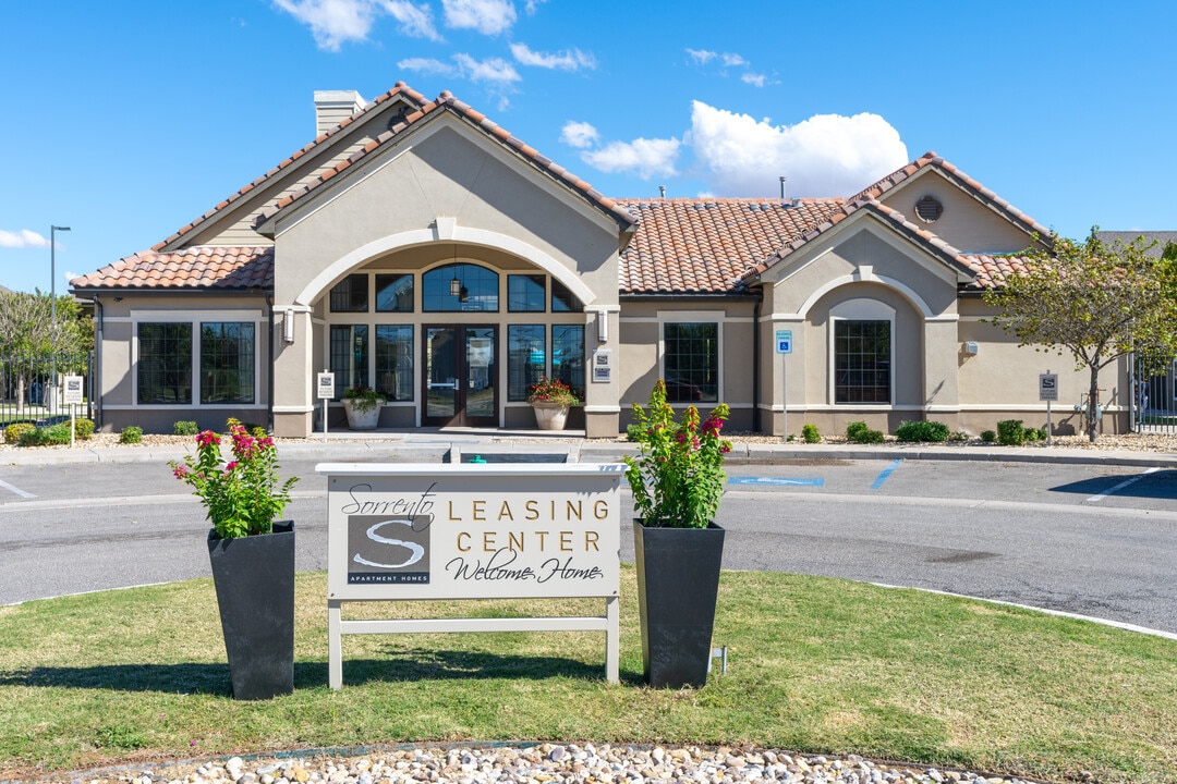Sorrento Villas in Hobbs, NM - Foto de edificio