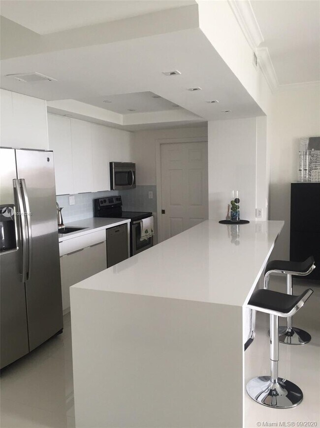 9725 NW 52nd St-Unit -521 in Doral, FL - Building Photo - Building Photo
