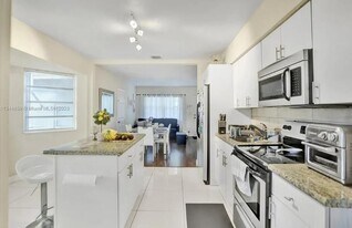2552 Wiley St in Hollywood, FL - Building Photo
