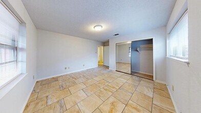 4226 Justice Ln in Garland, TX - Foto de edificio - Building Photo