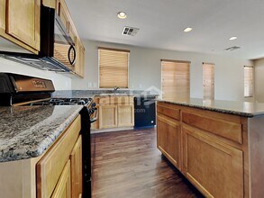 6490 Albina Creek St in Las Vegas, NV - Foto de edificio - Building Photo