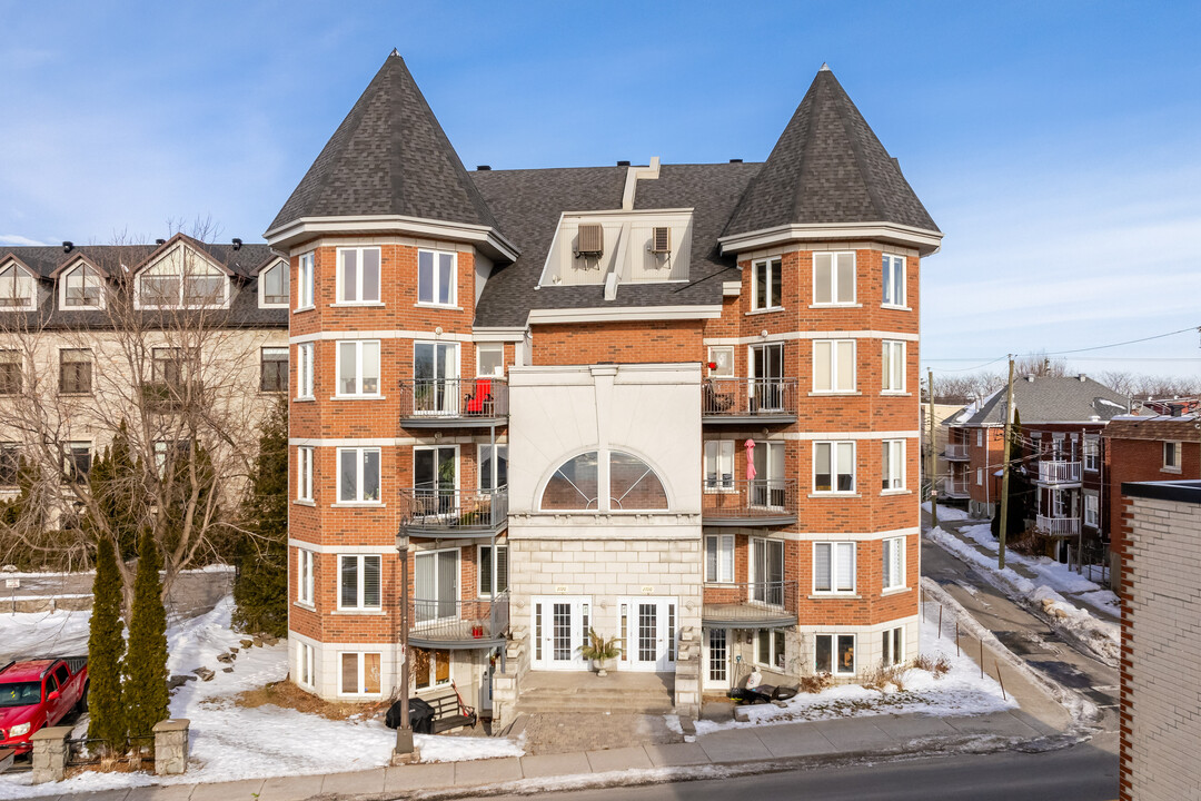 2720 Saint-Joseph Boul E in Montréal, QC - Building Photo
