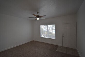 96 Weldwood Dr in Lebanon, OR - Building Photo - Building Photo