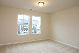 215 Begen St in Morrisville, NC - Foto de edificio - Building Photo