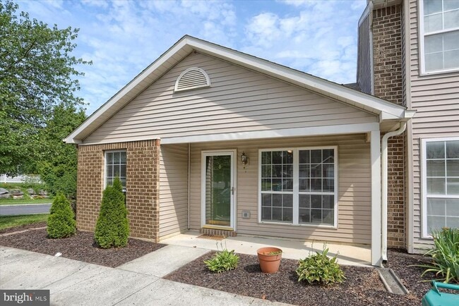 property at 5 Eastwick Ct