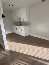 1044 W. 110th St. in Los Angeles, CA - Foto de edificio - Interior Photo