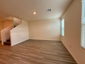 9355 Jade Mesa St in Las Vegas, NV - Foto de edificio - Building Photo