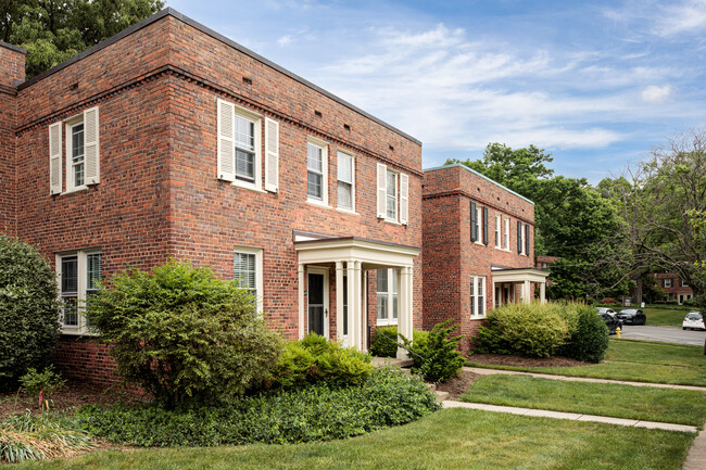 Arlington Village Condominiums in Arlington, VA - Building Photo - Building Photo