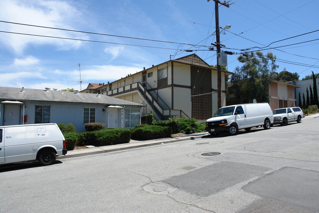 901 Hill St in Belmont, CA - Foto de edificio