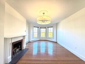 218 Newbury St in Boston, MA - Building Photo - Building Photo