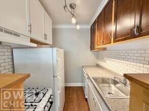 6226 N Clark St, Unit 1601-2A in Chicago, IL - Building Photo - Building Photo