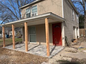 303 W Athens St in Hutchins, TX - Building Photo