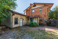 1406 Woodrow Ave in Wichita, KS - Foto de edificio - Building Photo