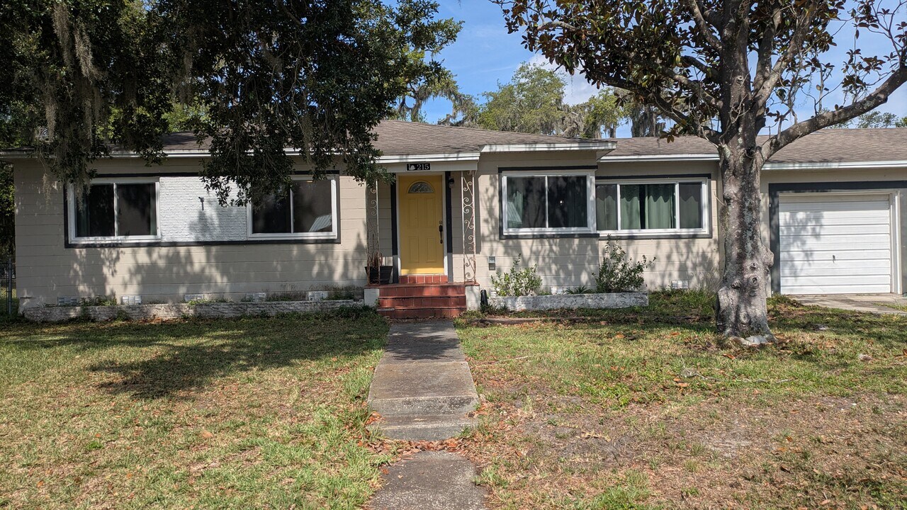 215 S Elm Rd in Lakeland, FL - Building Photo