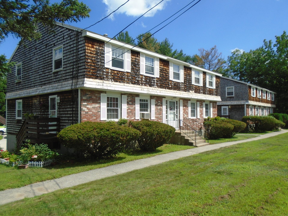 15 North St in Milford, NH - Foto de edificio