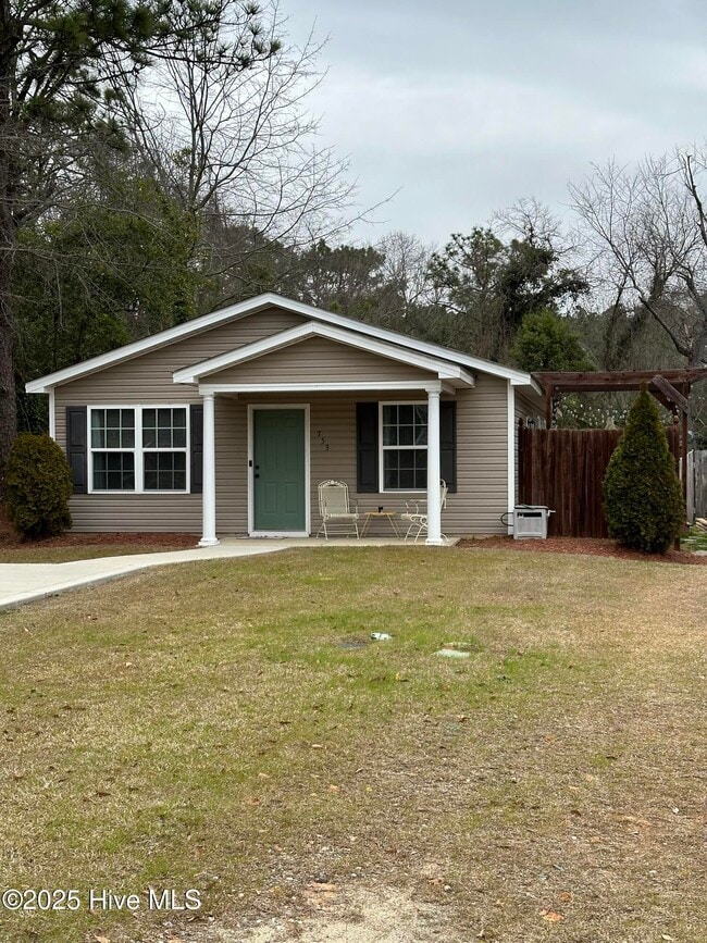 property at 753 W Illinois Ave