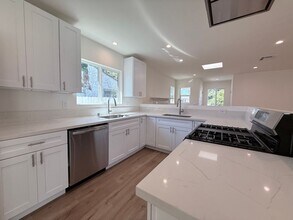 12542 Emelita St in Los Angeles, CA - Building Photo - Building Photo