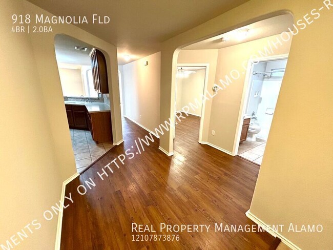 918 Magnolia Field in San Antonio, TX - Building Photo - Building Photo