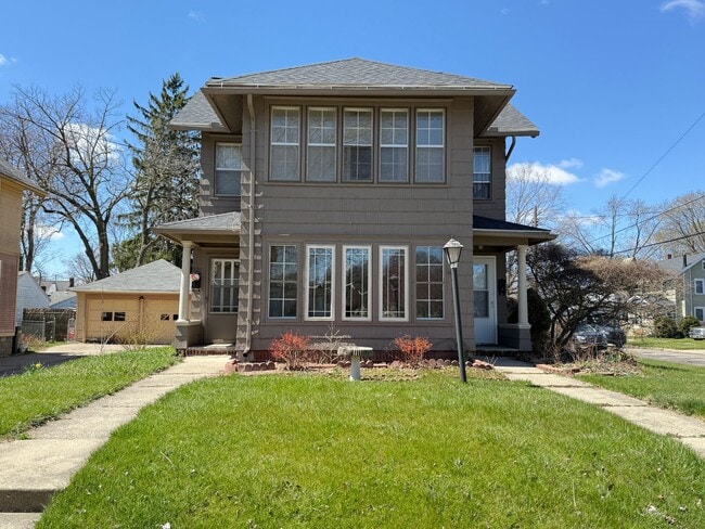 property at 1000 S W Ave