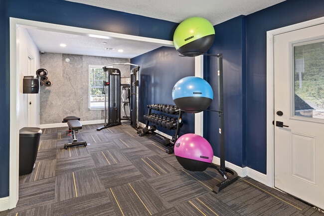 Sienna Square - Modern Living in Tallahassee, FL - Building Photo - Interior Photo