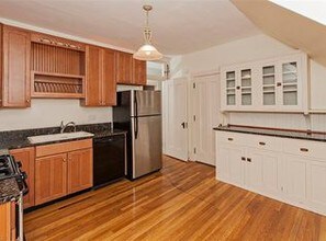 10 E Hanna Ln-Unit -10 E in Cleveland, OH - Building Photo - Building Photo