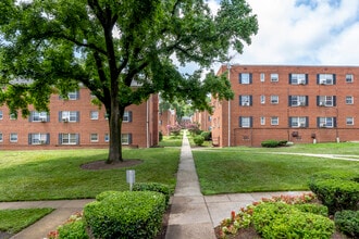 University City Apartments in Hyattsville, MD - Foto de edificio - Building Photo
