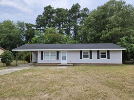 6607 Amanda Cir in Fayetteville, NC - Building Photo