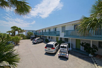 801 1st St S in Jacksonville Beach, FL - Foto de edificio - Building Photo